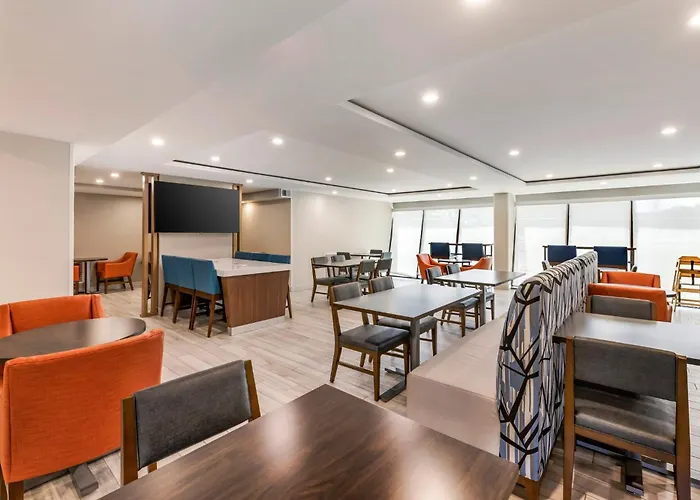 Hotel Express Chicago-downers Grove By Ihg 2*