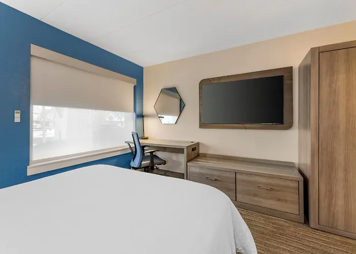 Express Chicago-downers Grove By Ihg Hotel