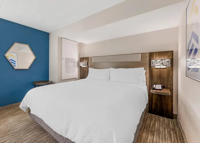 Express Chicago-downers Grove By Ihg Hotel 2*