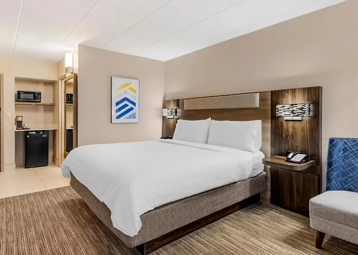 Express Chicago-downers Grove By Ihg Downers Grove