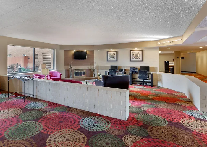Express Chicago-downers Grove By Ihg 2* Downers Grove