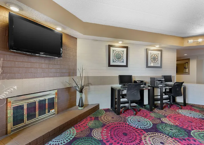 Express Chicago-downers Grove By Ihg Hotel
