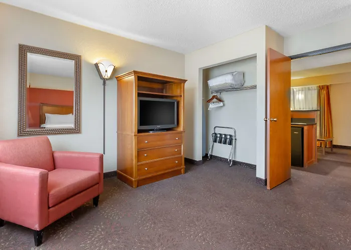 Express Chicago-downers Grove By Ihg Hotel Downers Grove