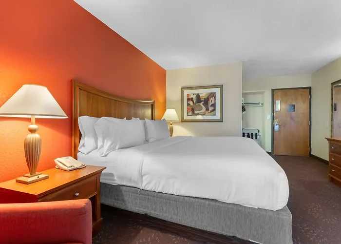 Express Chicago-downers Grove By Ihg