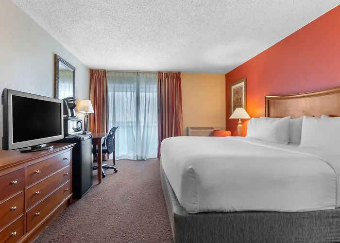 Express Chicago-downers Grove By Ihg Hotel Downers Grove