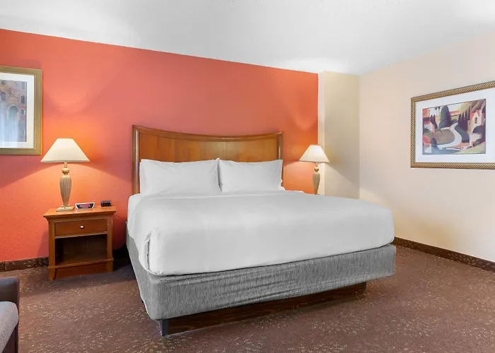 Express Chicago-downers Grove By Ihg Hotel