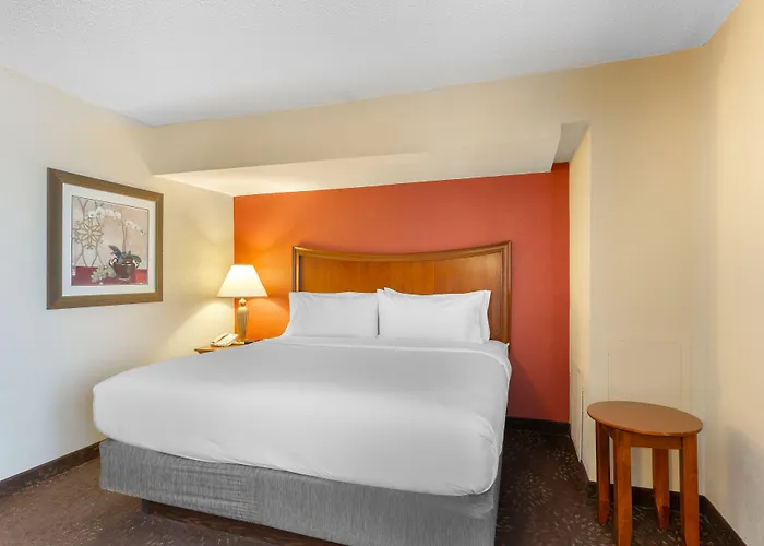 Express Chicago-downers Grove By Ihg