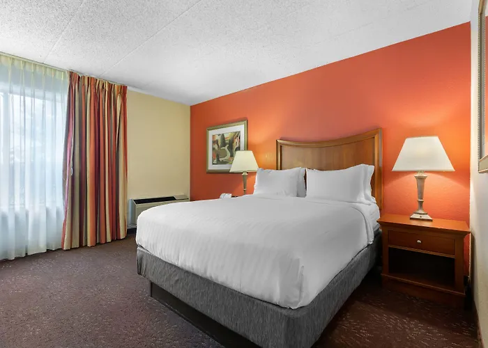 Hotel Express Chicago-downers Grove By Ihg 2*