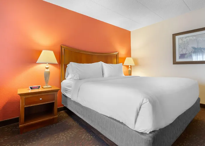 Express Chicago-downers Grove By Ihg Hotel