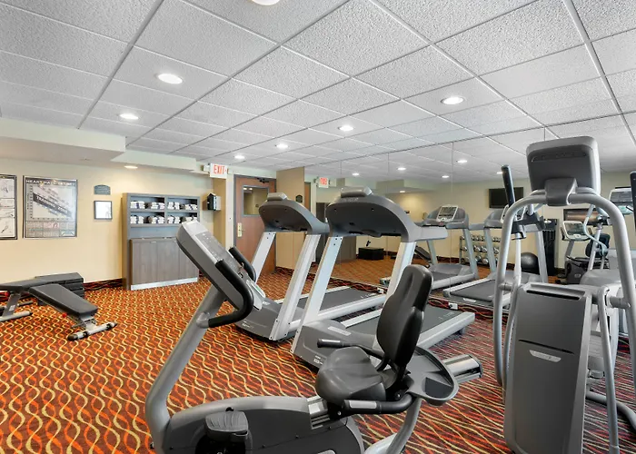 Express Chicago-downers Grove By Ihg 2* Downers Grove