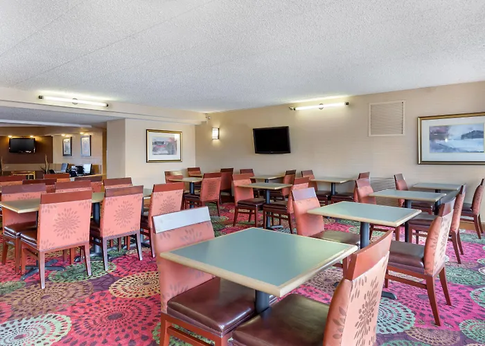 Express Chicago-downers Grove By Ihg Hotel Downers Grove