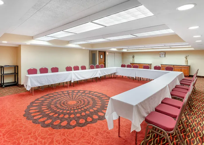 Hotel Express Chicago-downers Grove By Ihg