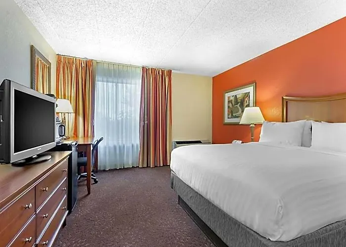 Express Chicago-downers Grove By Ihg Downers Grove