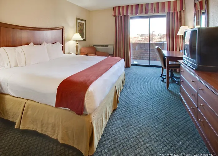 Hotel Express Chicago-downers Grove By Ihg 2*
