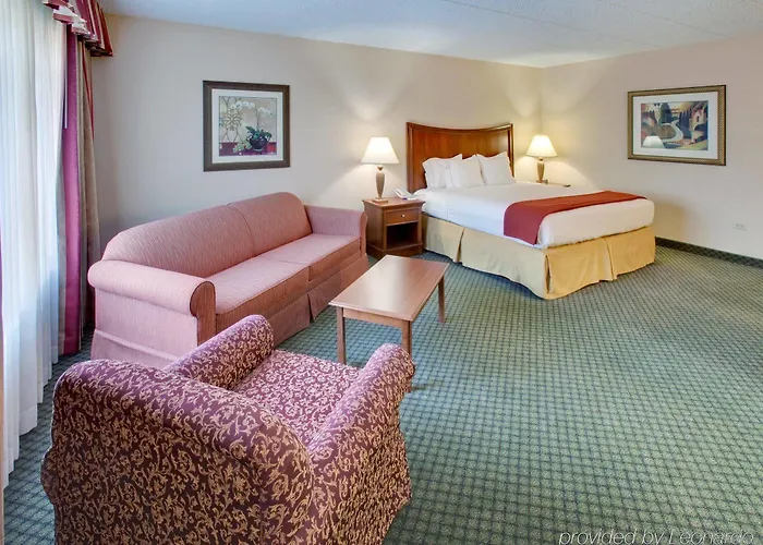 Hotel Express Chicago-downers Grove By Ihg