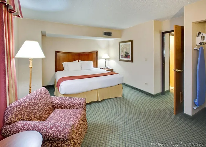 Express Chicago-downers Grove By Ihg 2*